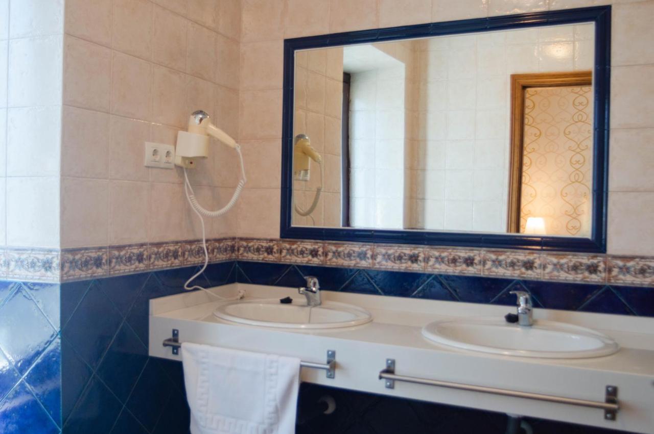 Casa Del Cura Hotel ลาสนาวาสเดลมาร์เกส ภายนอก รูปภาพ